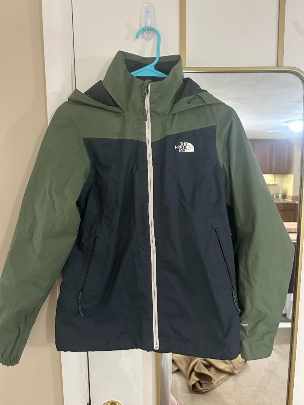 The North Face Women Size S DryVent Waterproof Rain Jacket Hooded Green Black